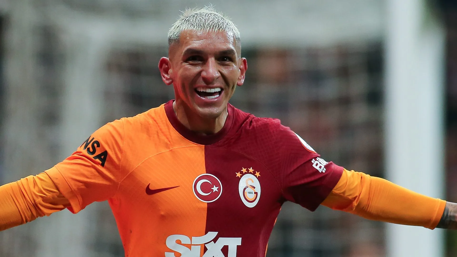 Lucas Torreira pelo Galatasaray. Ele é alvo do Atlético Mineiro