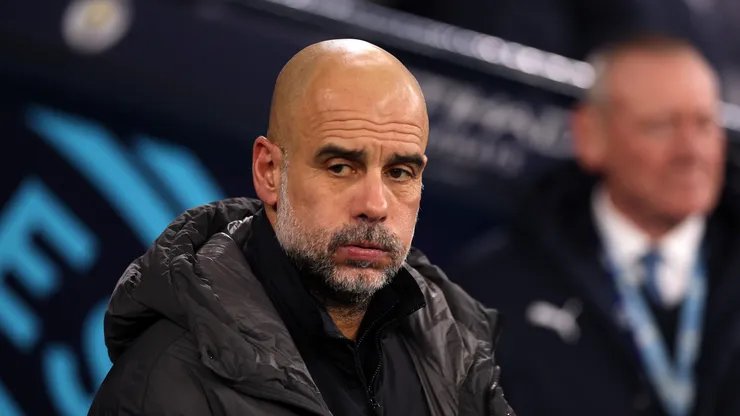 O técnico Pep Guardiola em partida do Manchester City (Carl Recine/Getty Images)