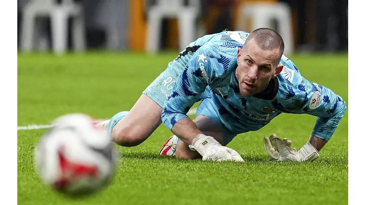 Vídeo: Paulo Victor, ex-Flamengo e Grêmio, comete falha bizarra em Galatasaray x Alanyaspor. (Foto: IMAGO / Anadolu Agency)