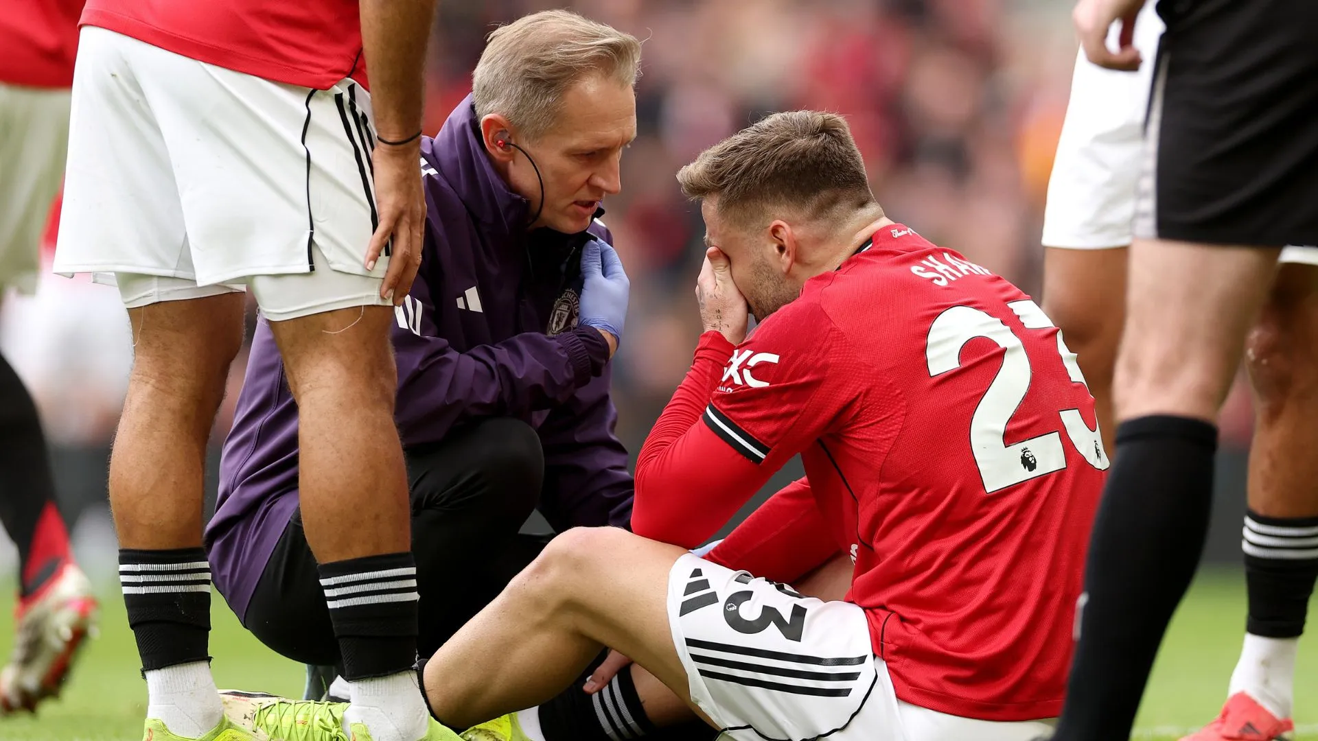 Shaw se lesionou e pode perder a próxima convocação da Inglaterra (foto: Stu Forster/Getty Images)