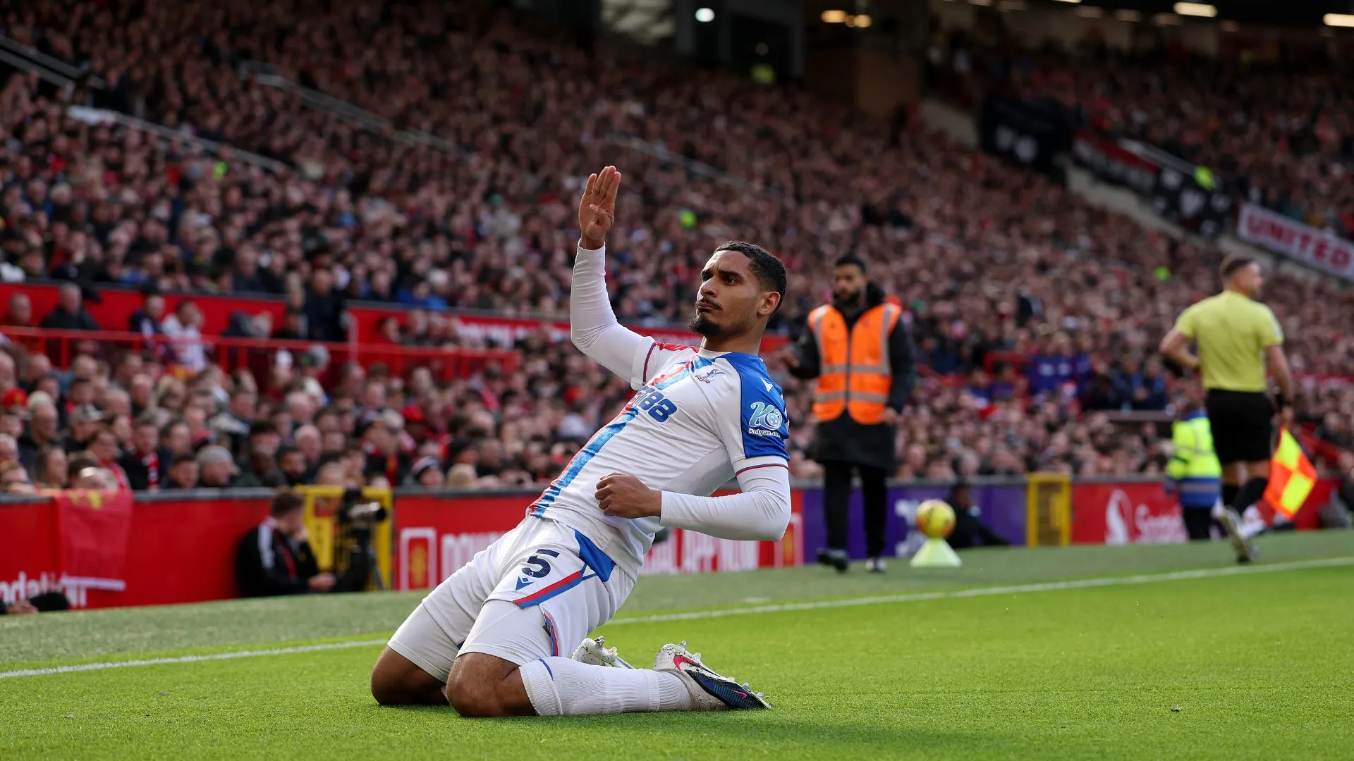 Lacroix comemorando gol pelo Crystal Palace. Foto: Getty Images