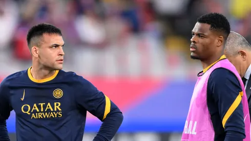 Liverpool pretende pagar cláusula rescisória de Dumfries, da Inter de Milão. (Photo by David Ramos/Getty Images)