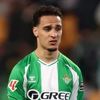 Antony rebate reclamações da torcida após marcar gol de bicicleta