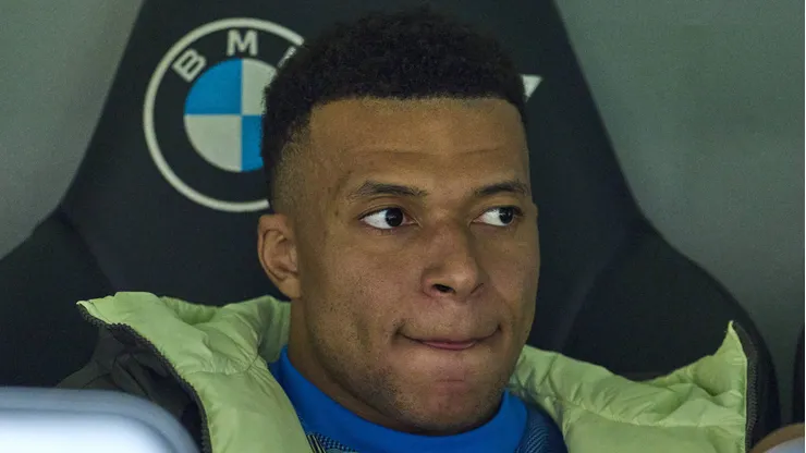 Mbappé viajou até a França para buscar outras opiniões sobre sua lesão após não ficar satisfeito com a equipe médica do Real Madrid. Foto: IMAGO / Newscom World
