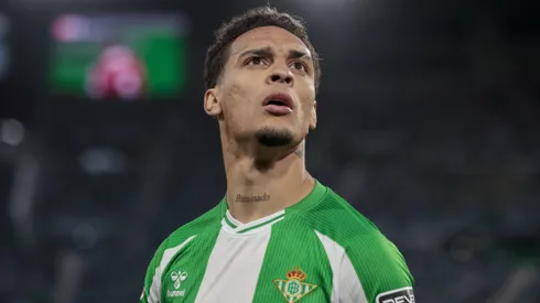 Antony se irritou com a torcida do Betis e Cucho Hernández explicou atitude do brasileiro. Foto: IMAGO / NurPhoto