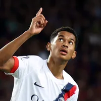 Arsenal e Chelsea monitoram Senny Mayulu, do PSG