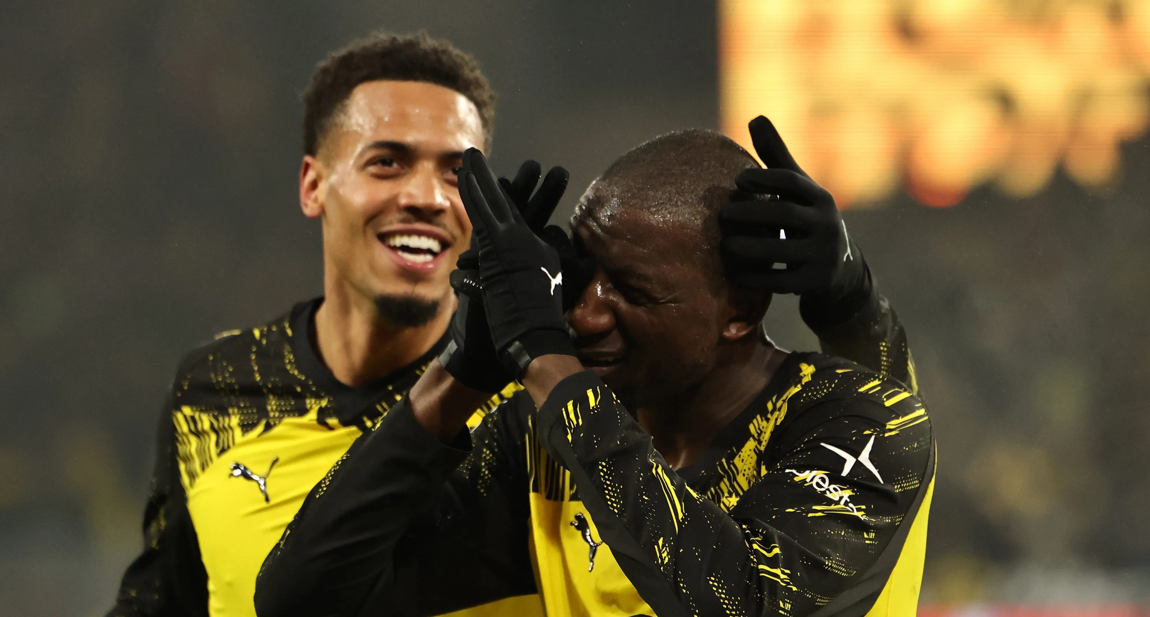 Nmecha e Guirassy em campo pelo Borussia Dortmund