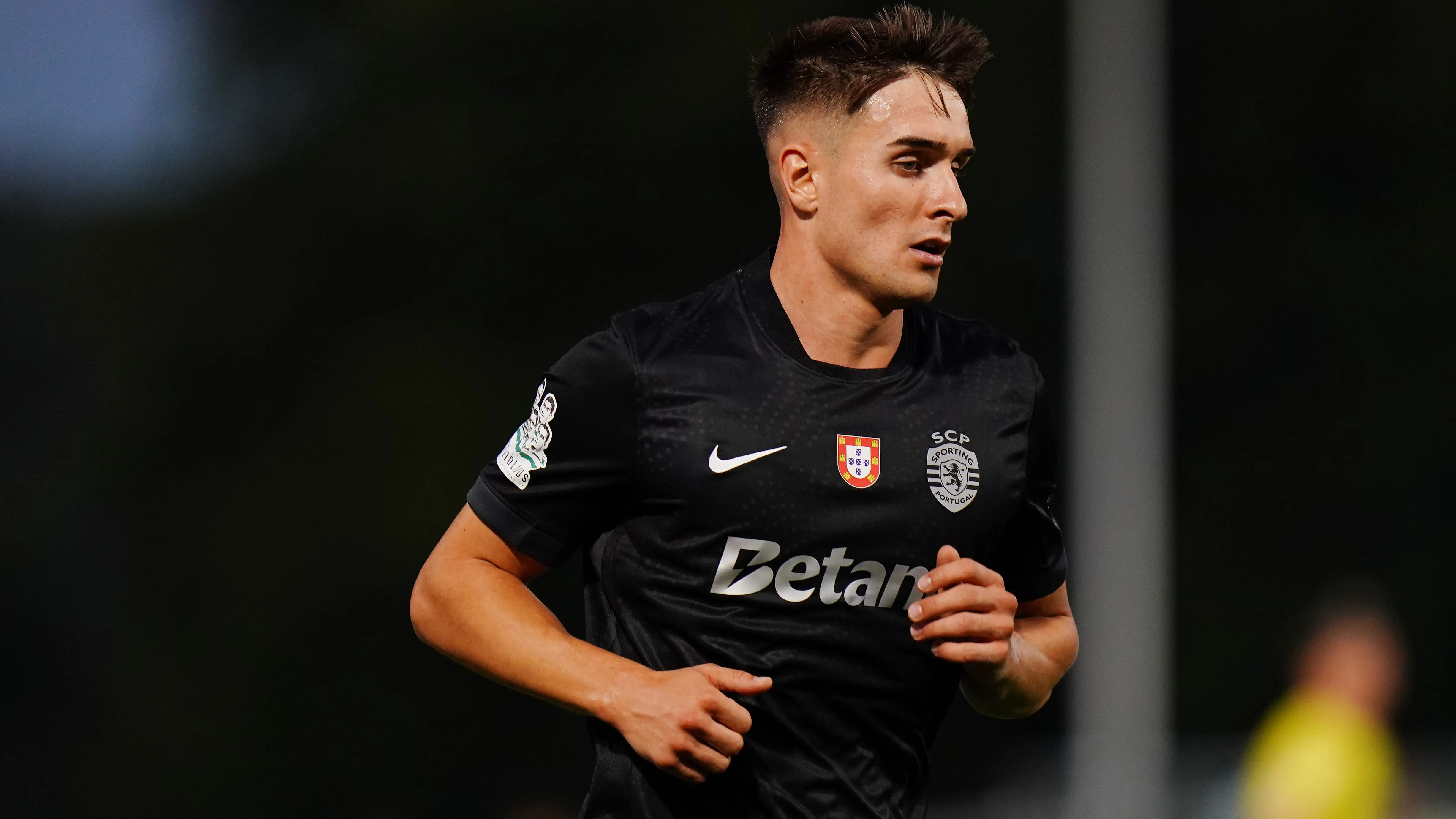 Iván Fresneda, alvo do Arsenal, em jogo do Sporting. Foto: Gualter Fatia/Getty Images