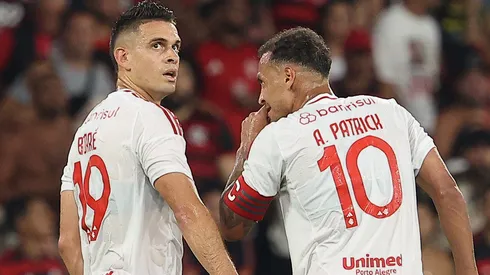 Rafael Borré e Alan Patrick pelo Internacional. (Photo by Wagner Meier/Getty Images)