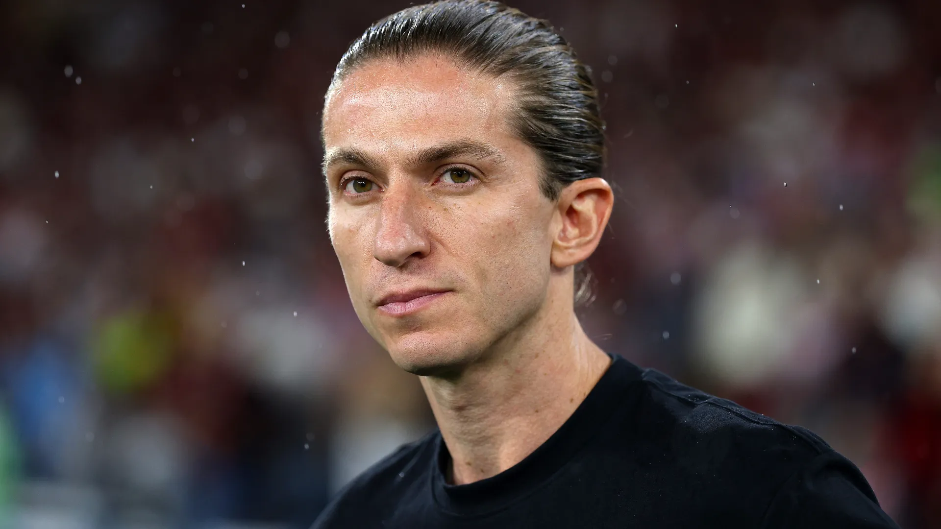Filipe Luís aparece focado durante um jogo do Flamengo