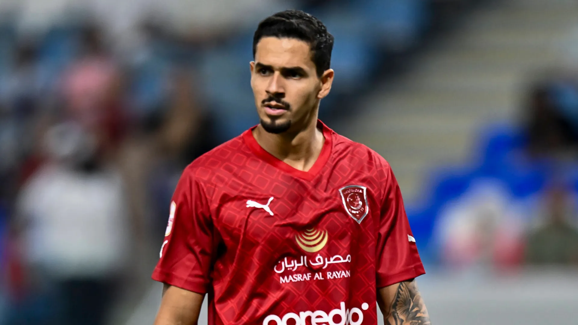 Lucas Veríssimo em jogo do Al-Duhail