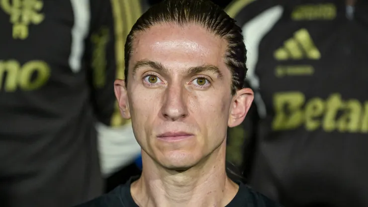 Filipe Luís antes de um jogo do Flamengo na Argentina. Foto: Marcelo Endelli/Getty Images