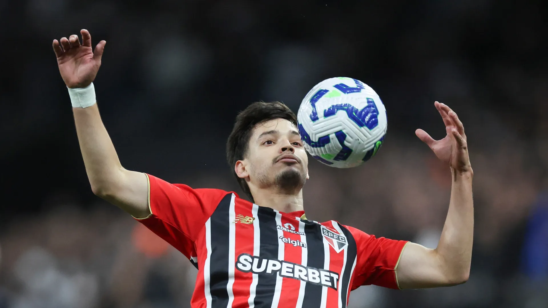 O meio-campista Bobadilla em jogo do São Paulo