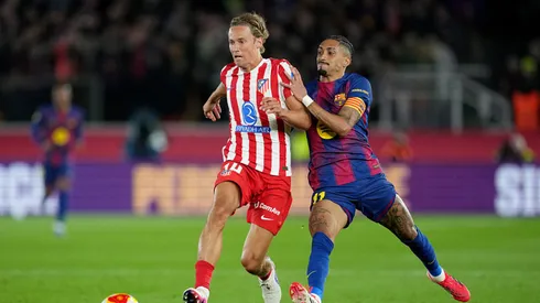 Raphinha em jogada em Barcelona x Atlético de Madrid. Alex Caparros/Getty Images.