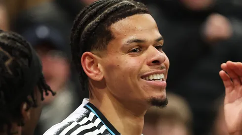 Jogadores do Newcastle comemoram vitória sobre o United. (Photo by Stu Forster/Getty Images)