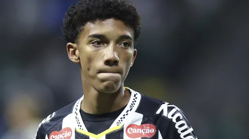 Rio Ave manifesta interesse em Robinho Jr, que segue sem renovar com o Santos após impasse. (Foto: Alexandre Schneider/Getty Images)