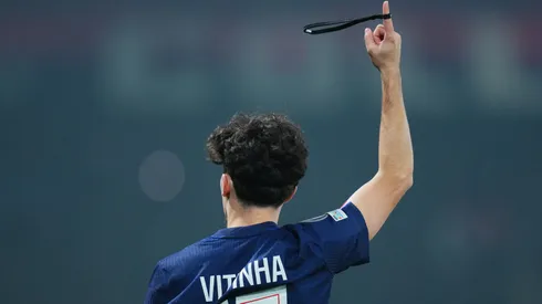 O meia Vitinha em jogo do PSG (Franco Arland/Getty Images)