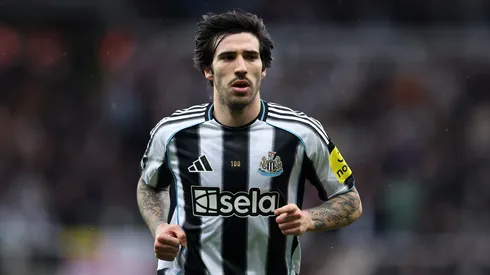 Sandro Tonali pelo Newcastle. (Foto: George Wood/Getty Images)
