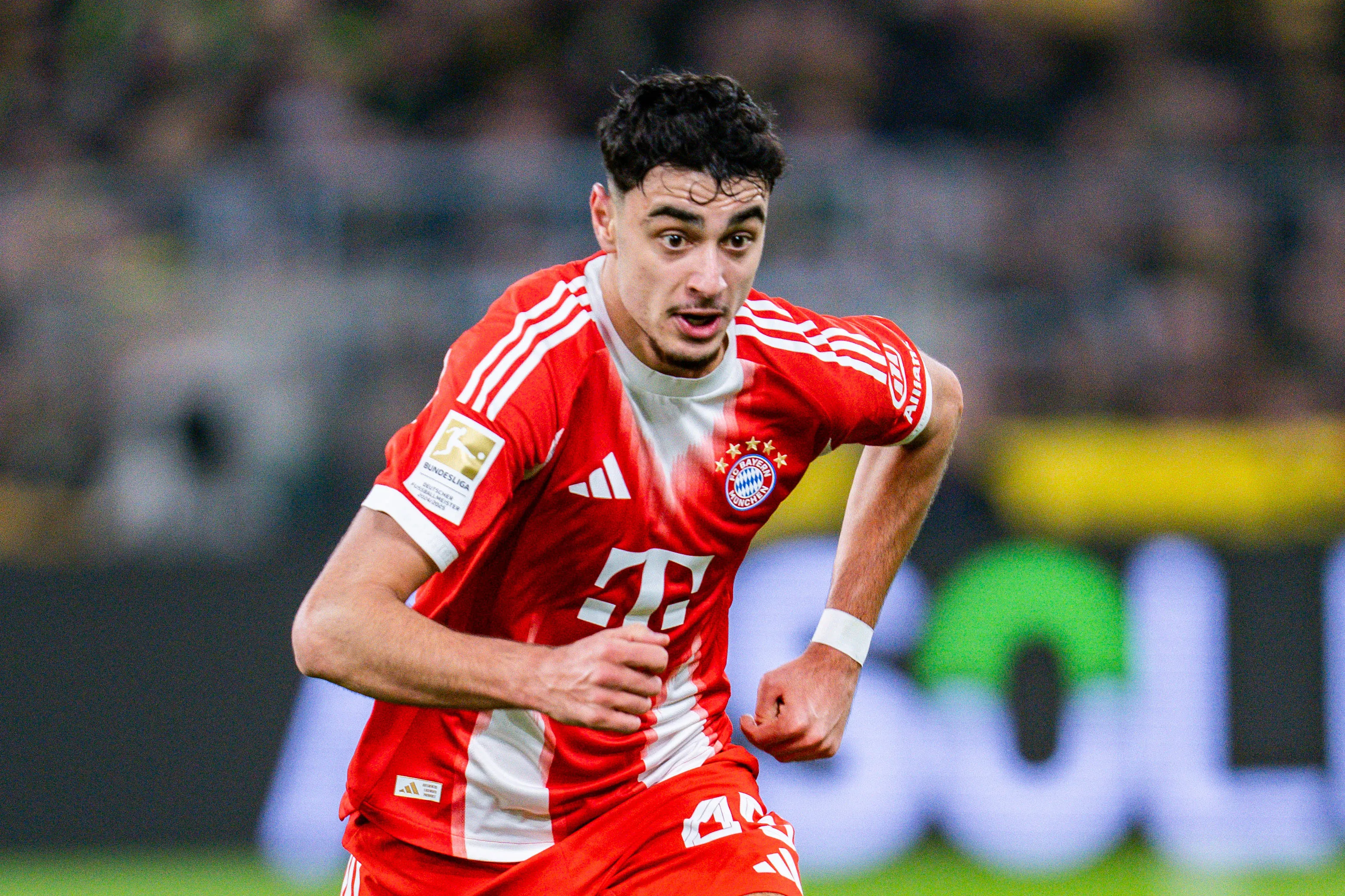 Manchester City entrou contato de forma informal com Pavlovic, do Bayern de Munique. Foto: IMAGO /&nbsp;Kirchner-Media