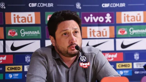 Arthur Elias em coletiva (Crédito: Lívia Villas Boas/CBF)