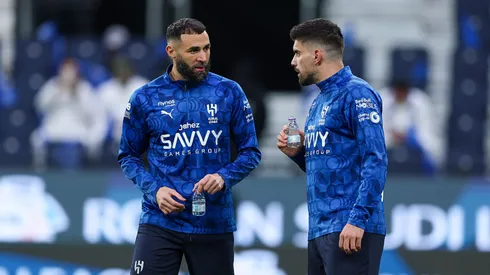 Benzema e Rúben Neves em aquecimento. Yasser Bakhsh/Getty Images.

