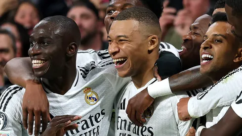 Jogadores do Real Madrid comemoram gol de Mbappé. (Photo by Clive Brunskill/Getty Images)