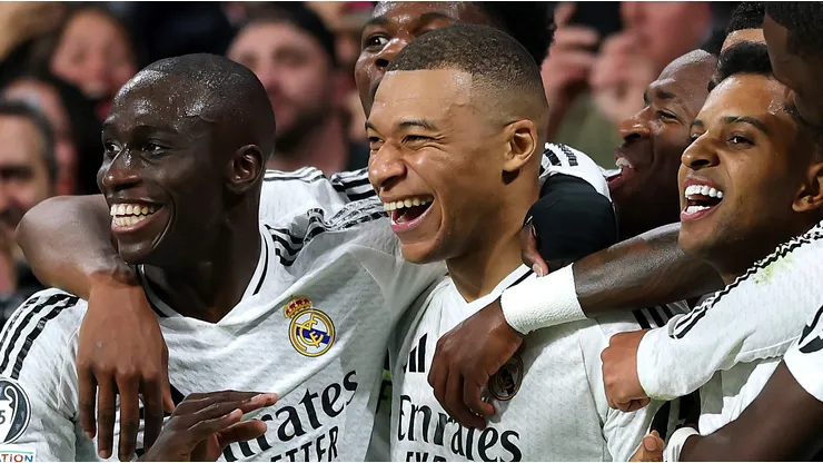 Jogadores do Real Madrid comemoram gol de Mbappé. (Photo by Clive Brunskill/Getty Images)