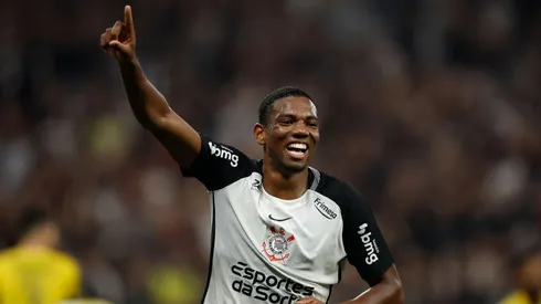 André comemorando gol pelo Corinthians