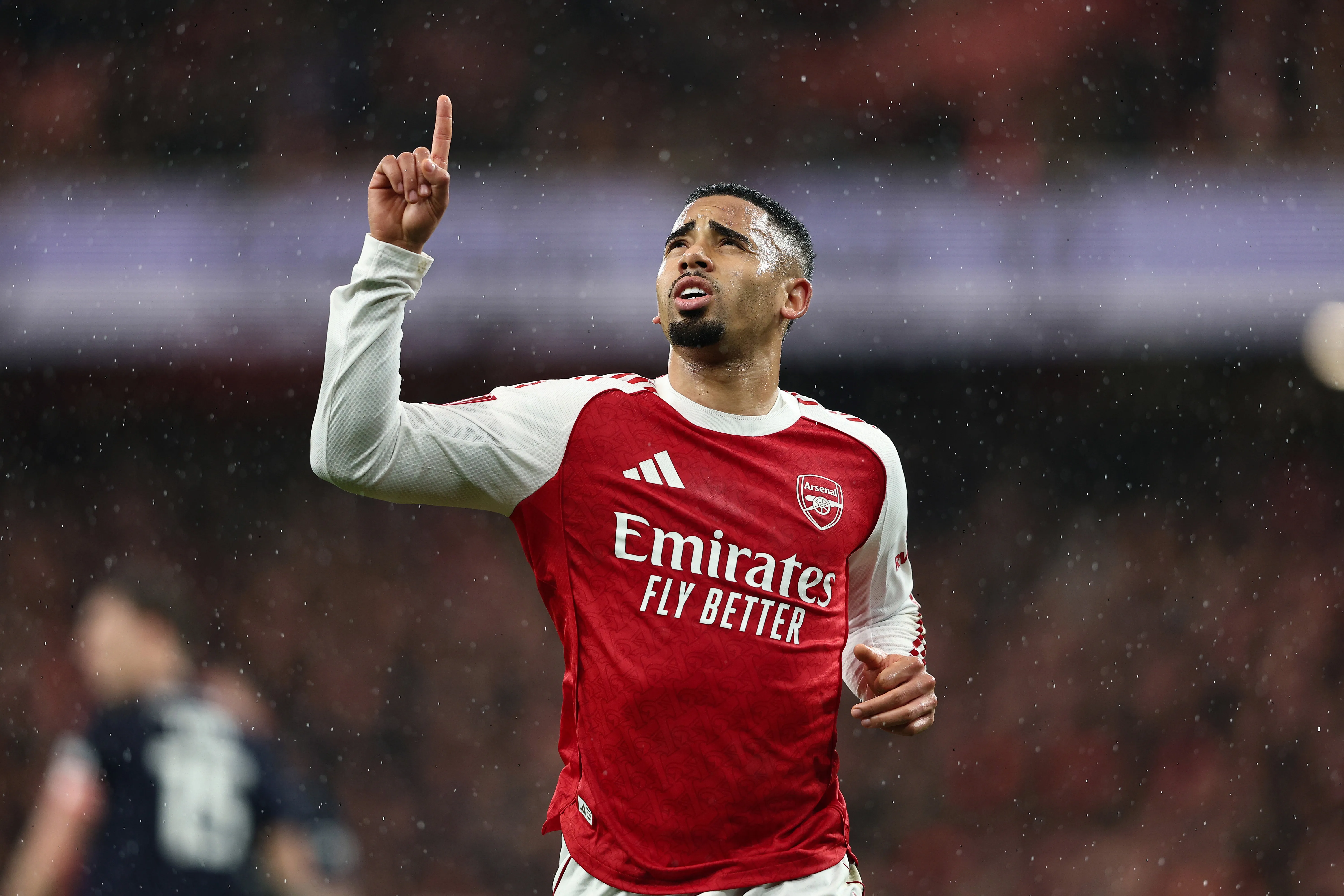 Gabriel Jesus comemora gol pelo Arsenal. Foto: James Fearn/Getty Images