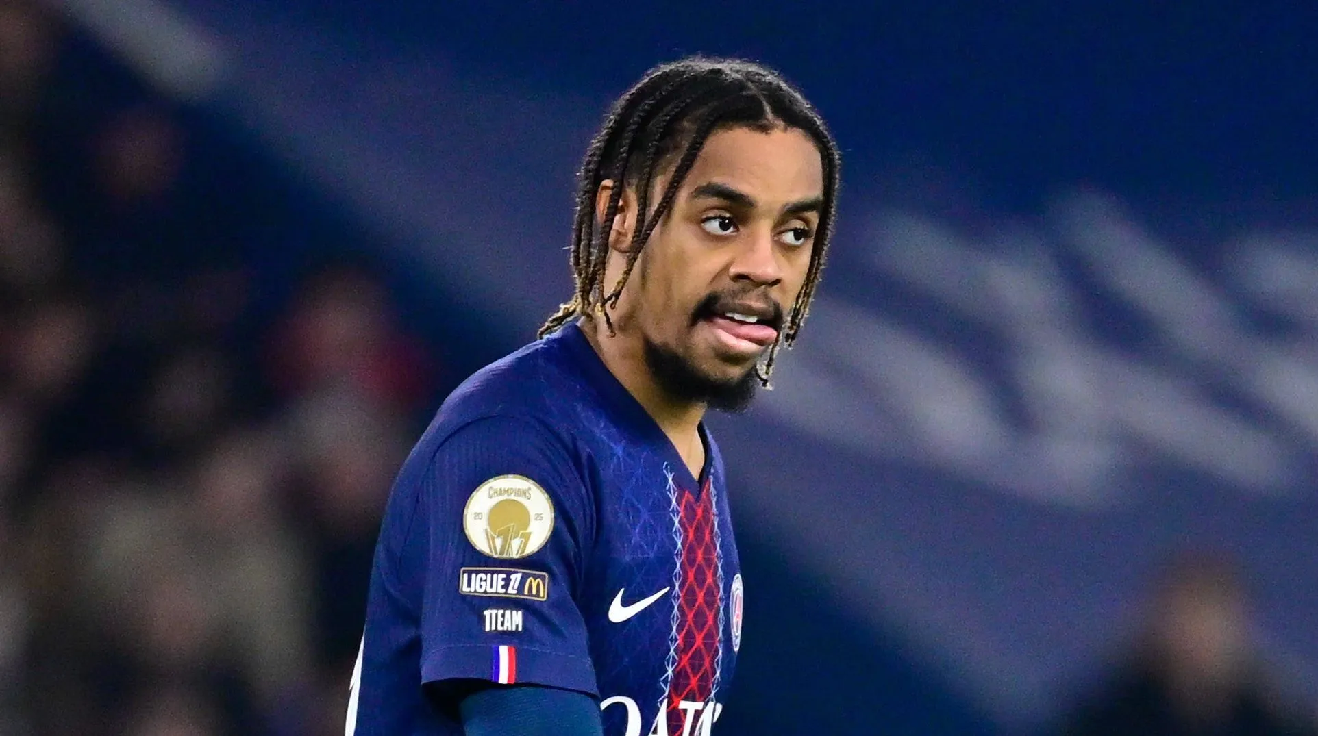 Bradley Barcola, do Paris Saint-Germain, durante a partida da Ligue 1 entre Paris Saint-Germain e AS Monaco no Parque dos Príncipes em 06 de março de 2026, em Paris, França. (Foto de Federico Pestellini PsnewZ)