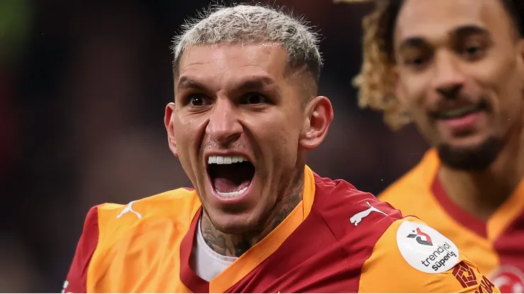 Boca Juniors pode atravessar o Atlético Mineiro em negociações por Lucas Torreira, do Galatasaray. (Foto: Ahmad Mora/Getty Images)