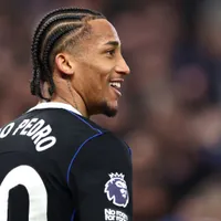 João Pedro impacta Rosenior e é igualado a Haaland, Mbappé e Kane