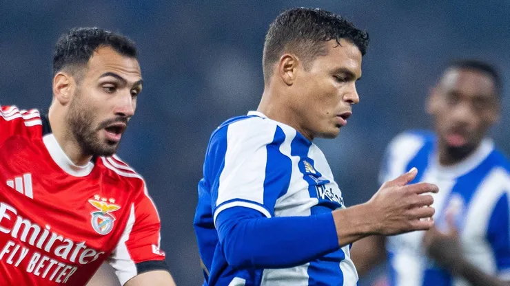 Zagueiro do Porto, Thiago Silva vê Benfica fortalecido sob comando de Mourinho. Foto: IMAGO / Prime Sports Images