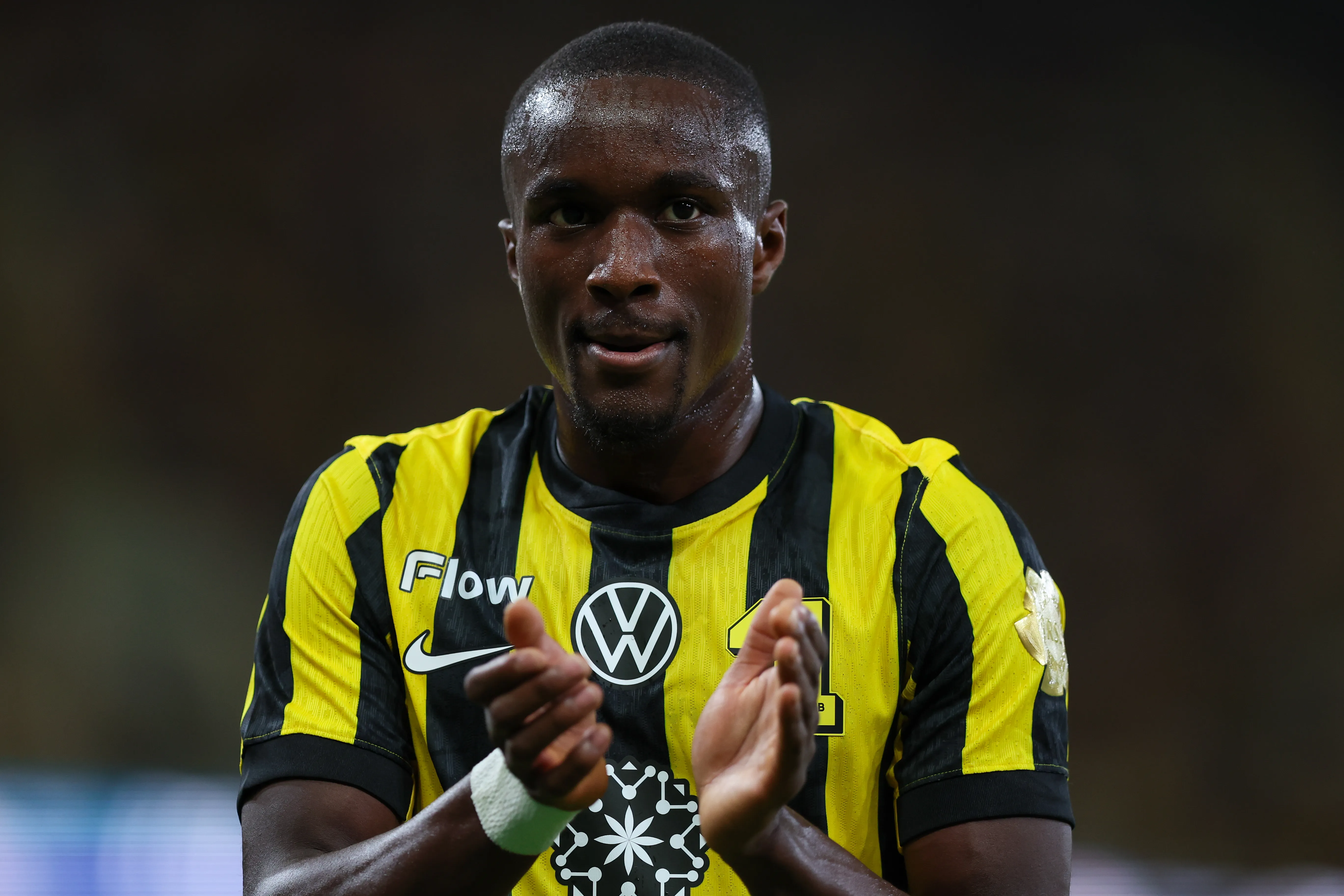 Moussa Diaby é alvo do Liverpool. (Photo by Yasser Bakhsh/Getty Images)