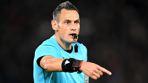 Maurizio Mariani em jogo da Champions League. (Foto: Stuart Franklin/Getty Images)