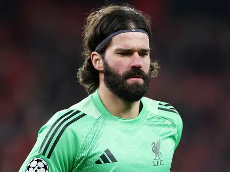 Alisson sofre lesão e será desfalque no Liverpool