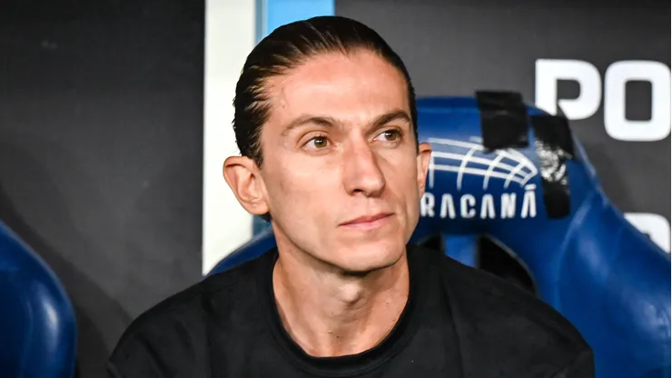 Ligado ao Chelsea e outros clubes, Filipe Luís fará viagem à Europa para definir futuro. Foto: IMAGO/Fotoarena