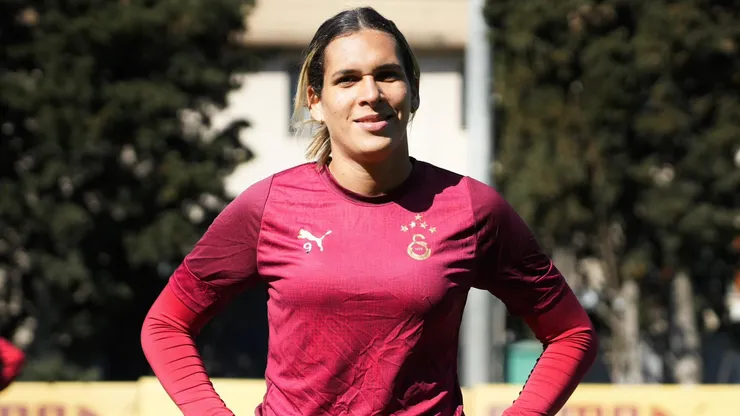 A jogadora ex-Flamengo estava sem clube desde o fim de 2025 - Foto: Redes Sociais/Galatasaray