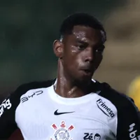 André comemora permanência no Corinthians em vez de ida para o Milan