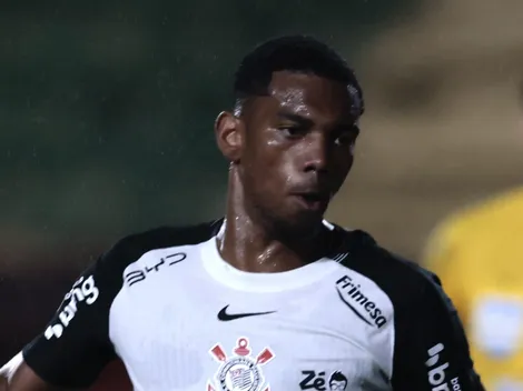 André comemora permanência no Corinthians em vez de ida para o Milan