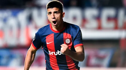 Cuello em campo com as cores do San Lorenzo. Foto: Rodrigo Valle/Getty Images