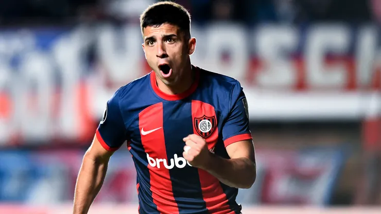 Cuello em campo com as cores do San Lorenzo. Foto: Rodrigo Valle/Getty Images