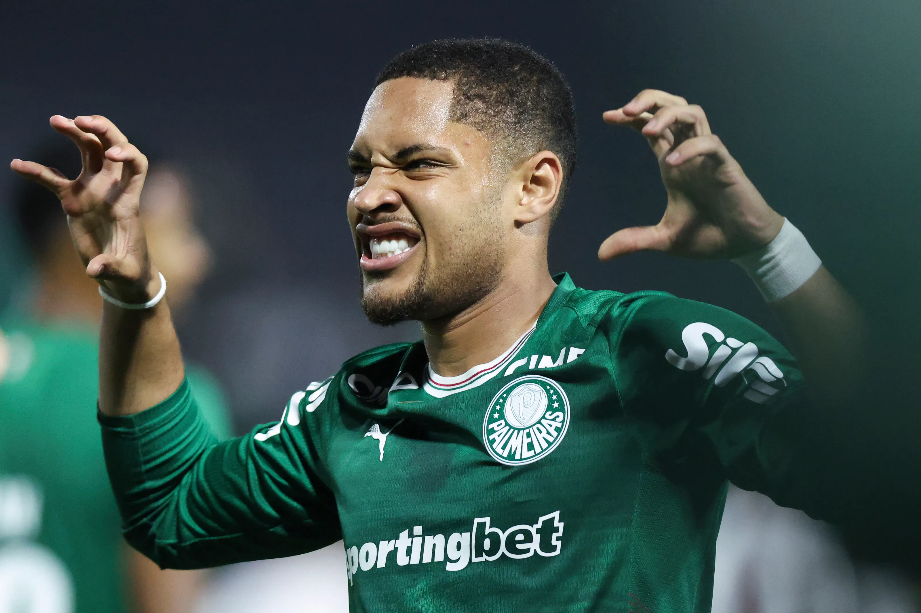 Vitor Roque segue em alta (Foto: Alexandre Schneider/Getty Images)