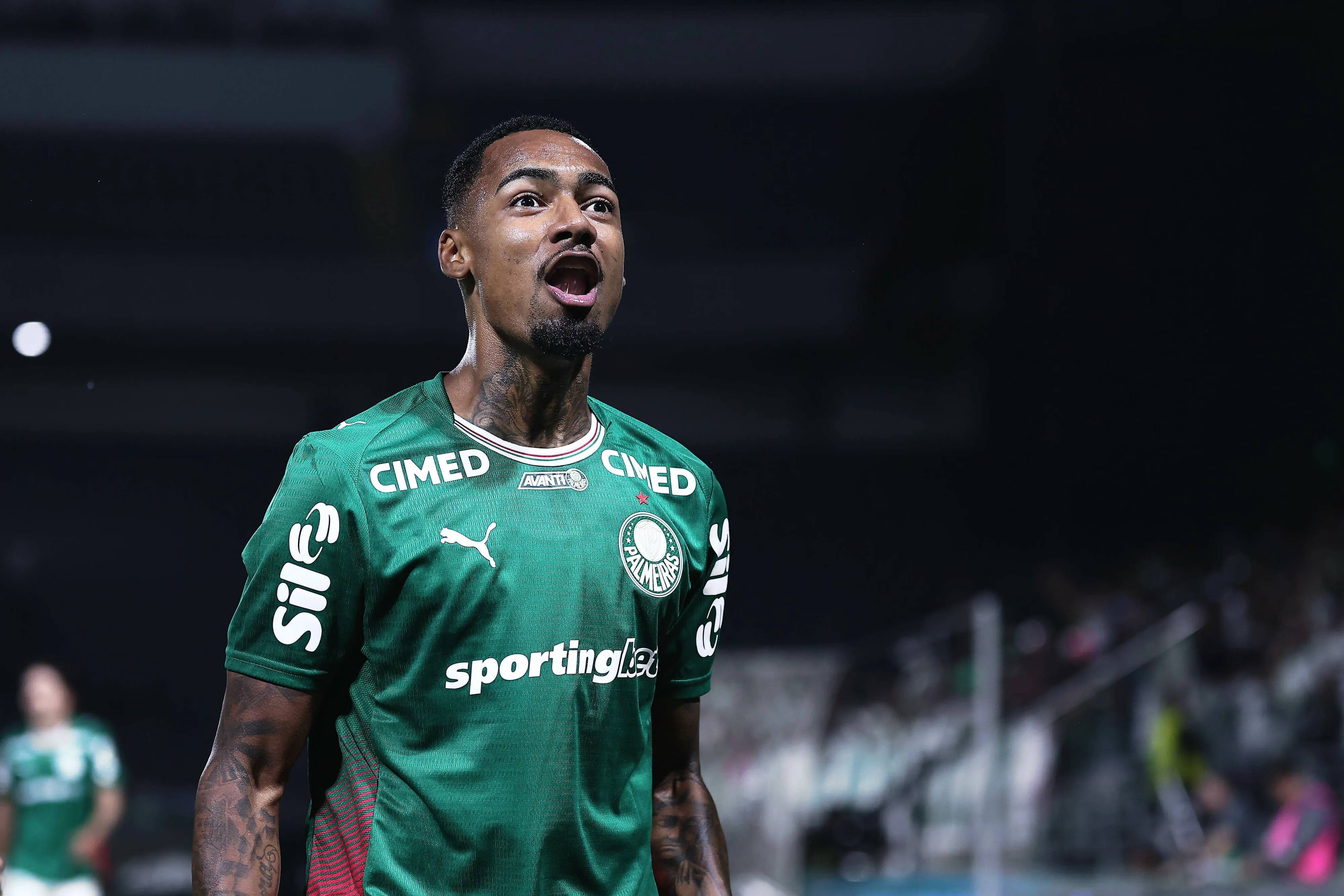 Allan Elias é considerado um jogador importante na equipe do Palmeiras, por isso o clube não quer vendê-lo na janela do meio do ano e deve renovar seu contrato até 2030, segundo a ESPN. Foto: Ettore Chiereguini/AGIF
