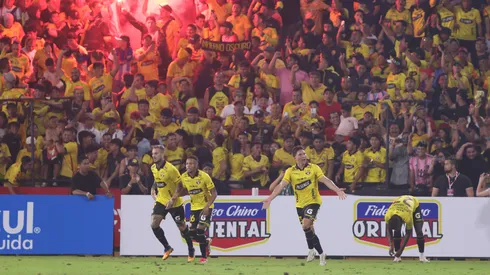 Jogadores do Barcelona-EQU comemoram gol (Franklin Jacome/Getty Images)
