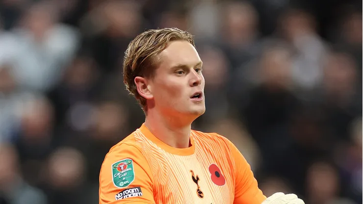 Kinsky, goleiro do Tottenham (Photo by Lewis Storey/Getty Images)