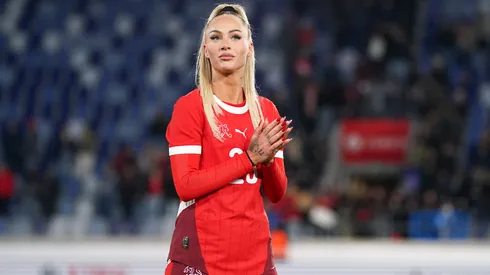 Jogadora suíça volta a marcar pela seleção – Foto: Daniela Porcelli/Getty Images
