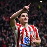 Torcida do Atlético protesta contra indefinição de Julián Álvarez