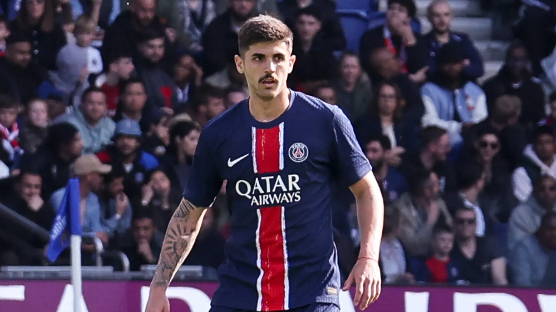 Lucas Beraldo em jogo do PSG