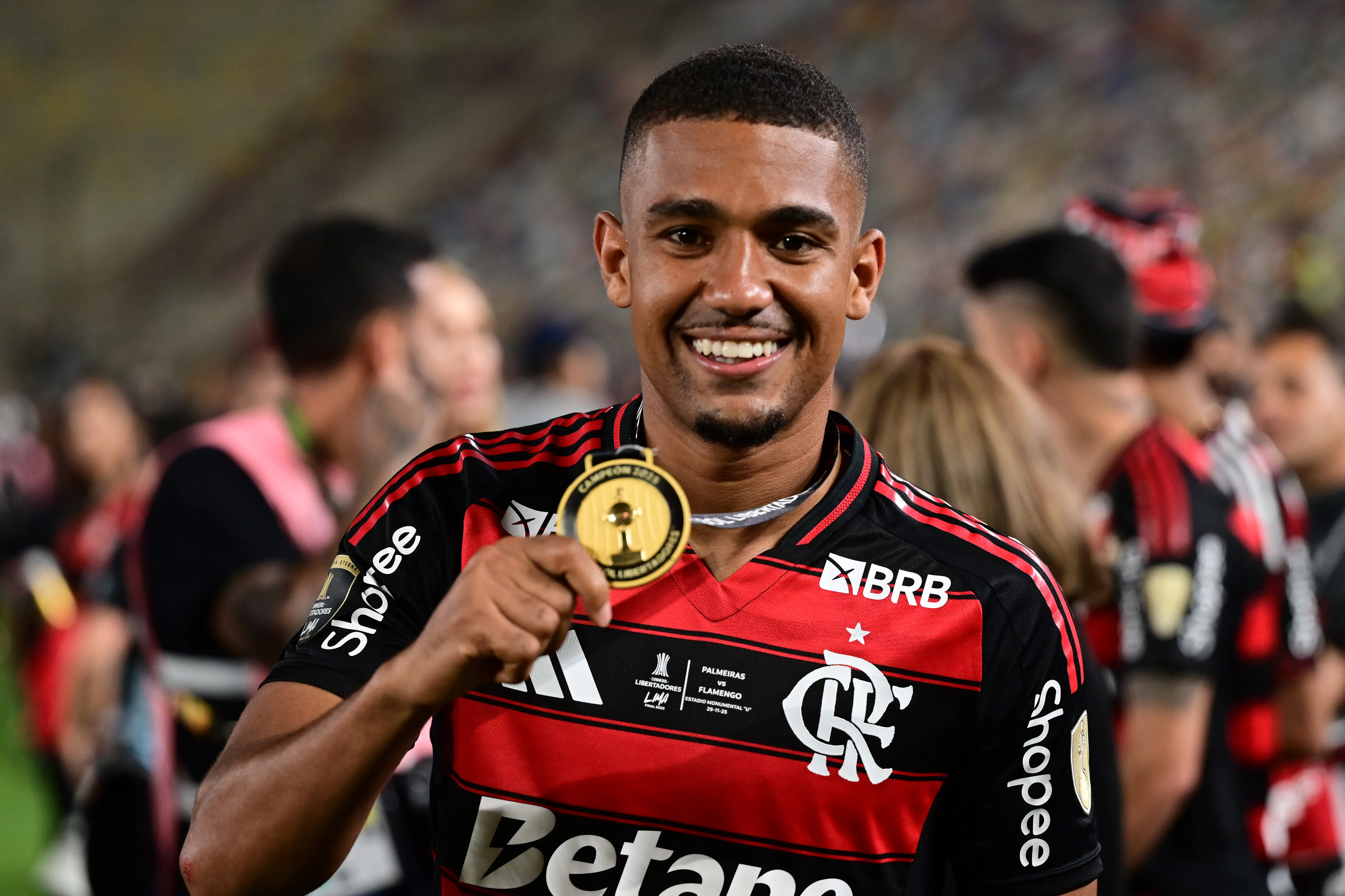 Samuel Lino venceu a Libertadores pelo Flamengo (Foto: Rodrigo Valle/Getty Images)